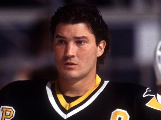Mario Lemieux depiction as Penguins captain and leader